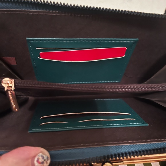 On hold - Picture 3 of 3